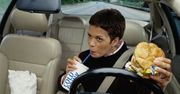 10 rzeczy których nie wolno spożywać w samochodzie!