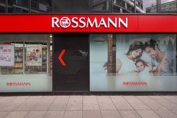 51,99 zł zamiast 76,99 zł w Rossmannie. Przyda się podczas wakacji