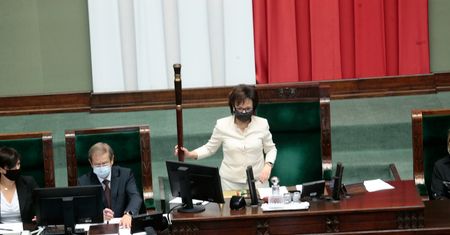 Co z odwołaniem Elżbiety Witek? Tajemnicza wypowiedź Krzysztofa Gawkowskiego