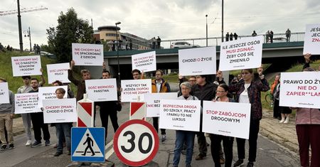 "Godzina ciszy na Solnej". Zgromadzili się w miejscu tragedii