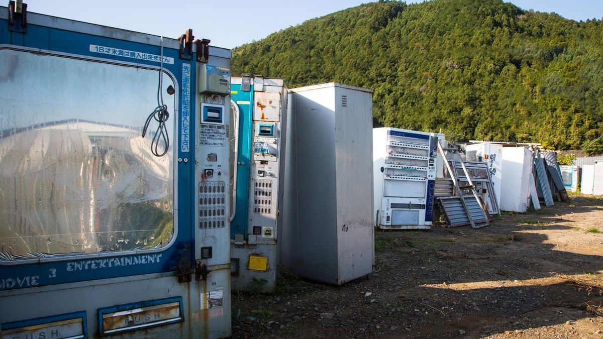 Fascynuje i przeraża. Japońskie cmentarzysko maszyn vendingowych 1