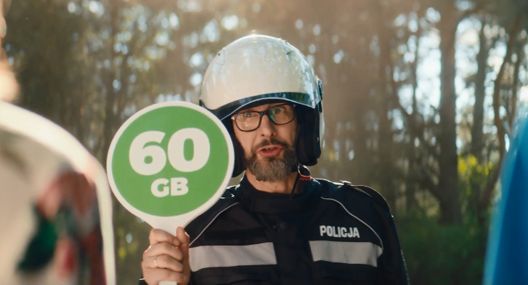 Plus zachęca do "zabrania internetu na wakacje"