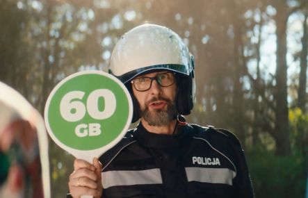 Plus zachęca do "zabrania internetu na wakacje"