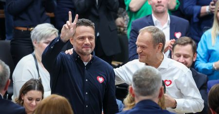 Z marszu do Pałacu. Sondaże zmusiły Rafała Trzaskowskiego do odpalenia kampanijnych wrotek