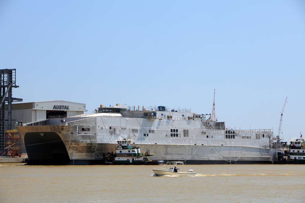 Wodowanie USNS Spearhead. Marines przypłyną z prędkością 80 km/h 2