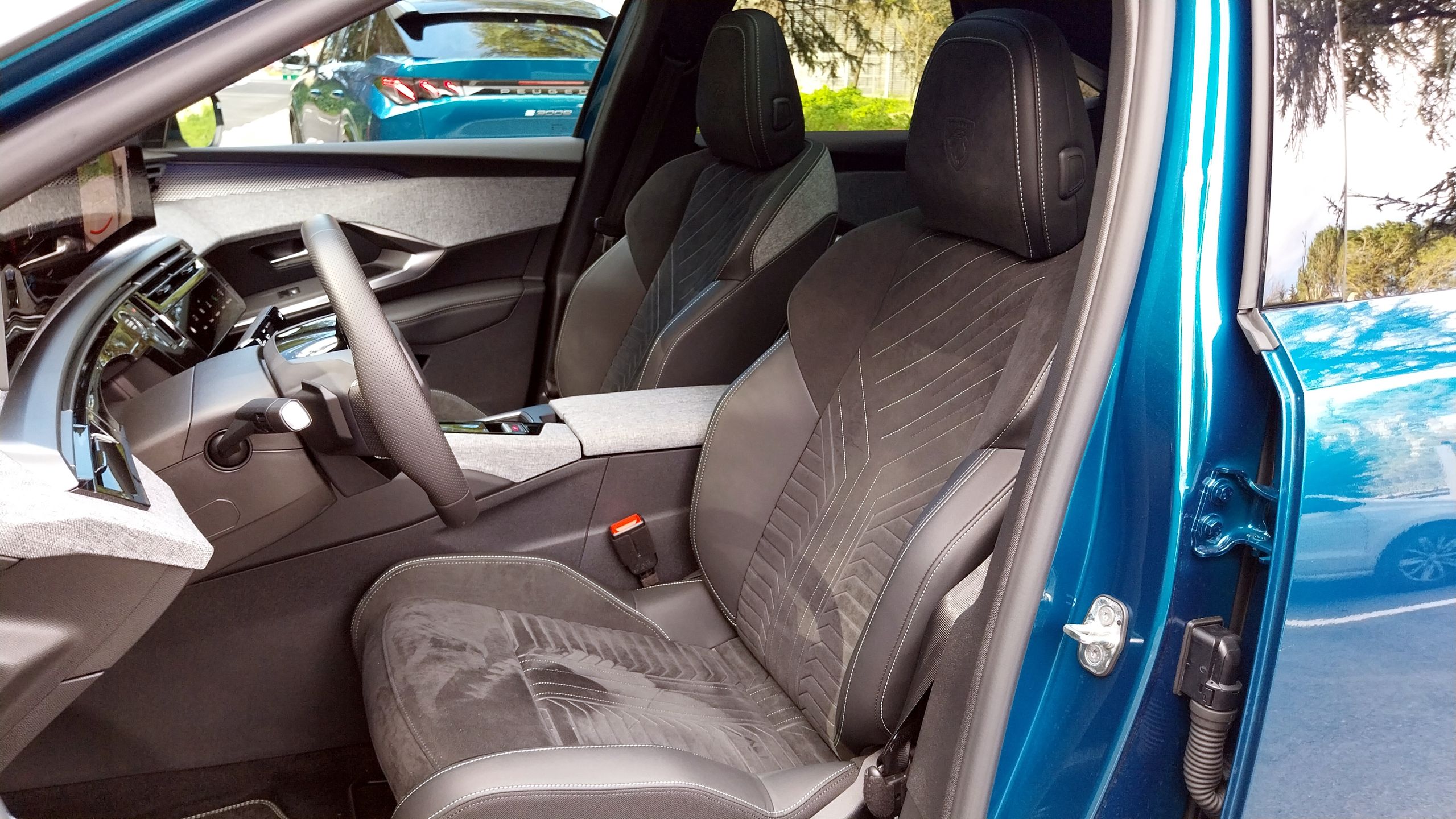 Peugeot E-3008