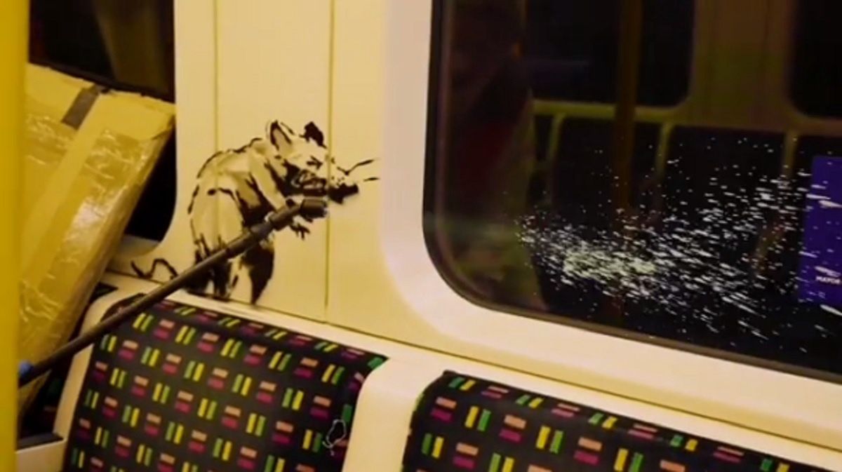 Banksy rozpoczął akcję w metrze. Chce, by ludzie nosili maseczki w miejscach publicznych
