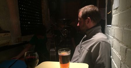 Trzeźwy alkoholik. "Nie piję od 10 lat, w portfelu nadal noszę list od żony"