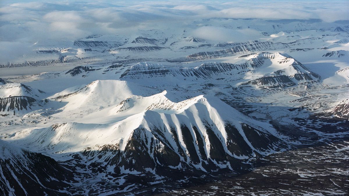 Nad górami Spitsbergenu, fot. CC 3.0