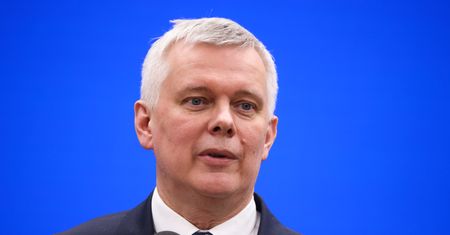 Siemoniak o działaniach służb. Chodzi o wybory