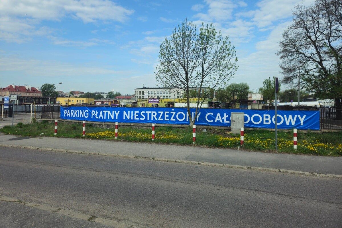 Płatny parking w miejscu placu po targowisku przy ul. Ruskiej w Lublinie