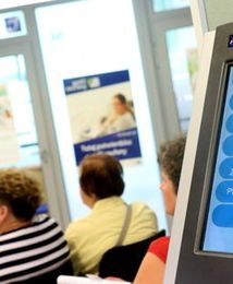 ZUS walczy z biurokracją. Pani z okienka od ręki załatwi zaświadczenie