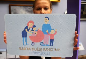 Karta Dużej Rodziny. Rafalska zapowiada zwiększenie dostępności do zniżek