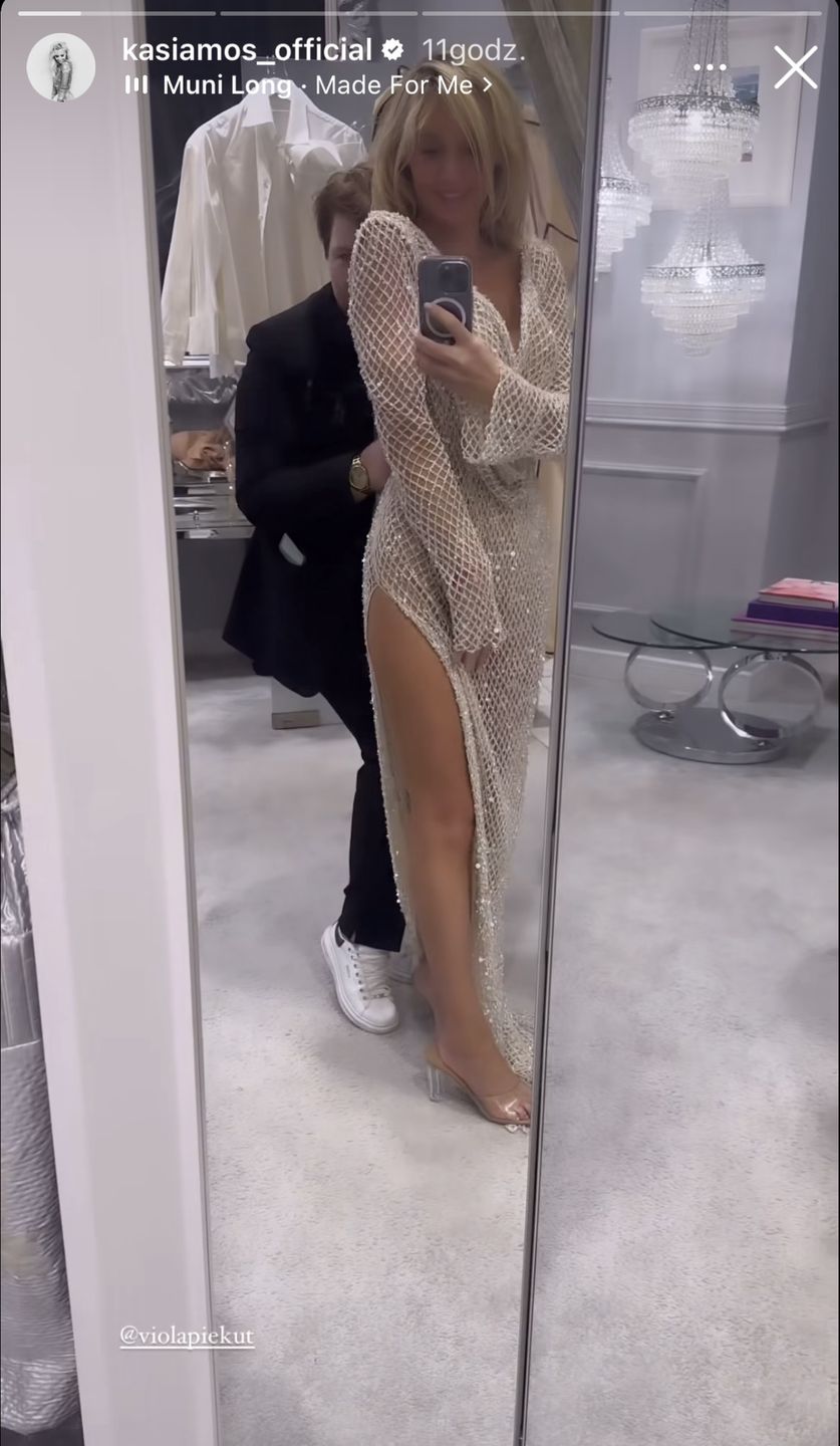 Kasia Moś w sukni z rozcięciem