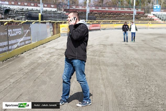 Michał Widera nie kryje, że pogoda mocno krzyżuje wszelkie plany, a powoli brakuje wolnych terminów na rozgrywanie zaległych meczów.