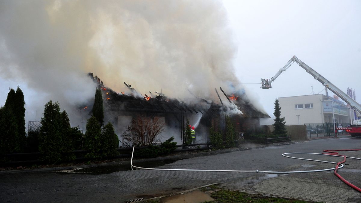 Nie ma szans na uratowanie budynku - przyznaje straż pożarna</br>