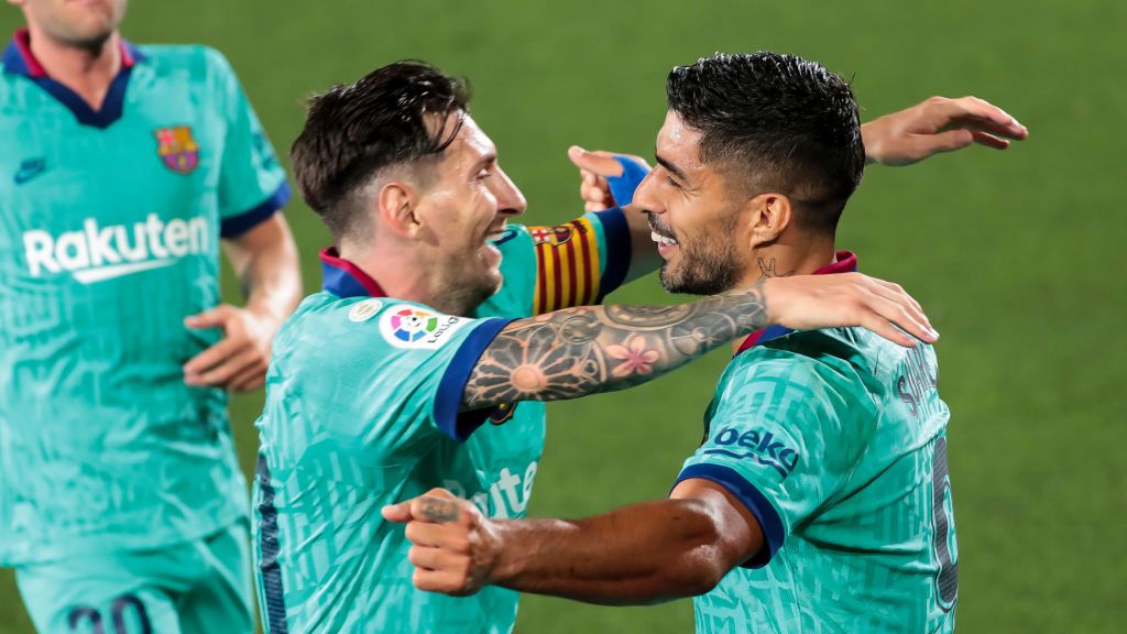 Lionel Messi (z lewej) i Luis Suarez
