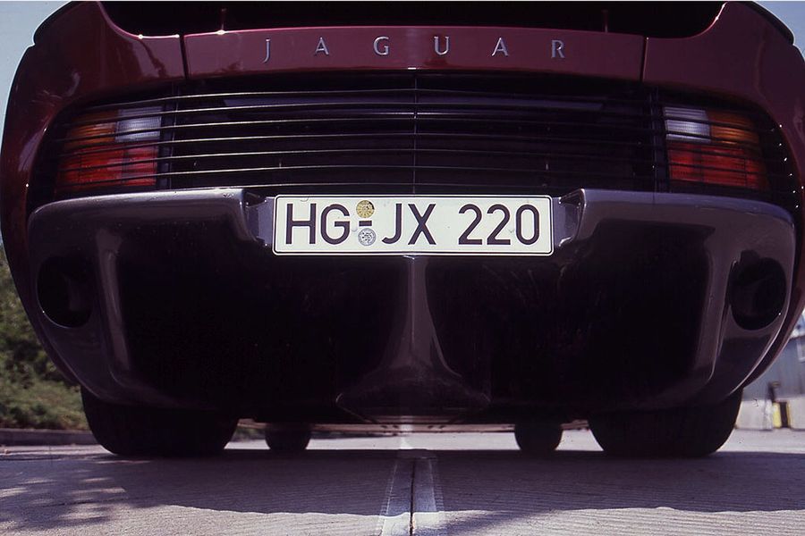 Jaguar XJ220 (fot. sportauto-online.de)