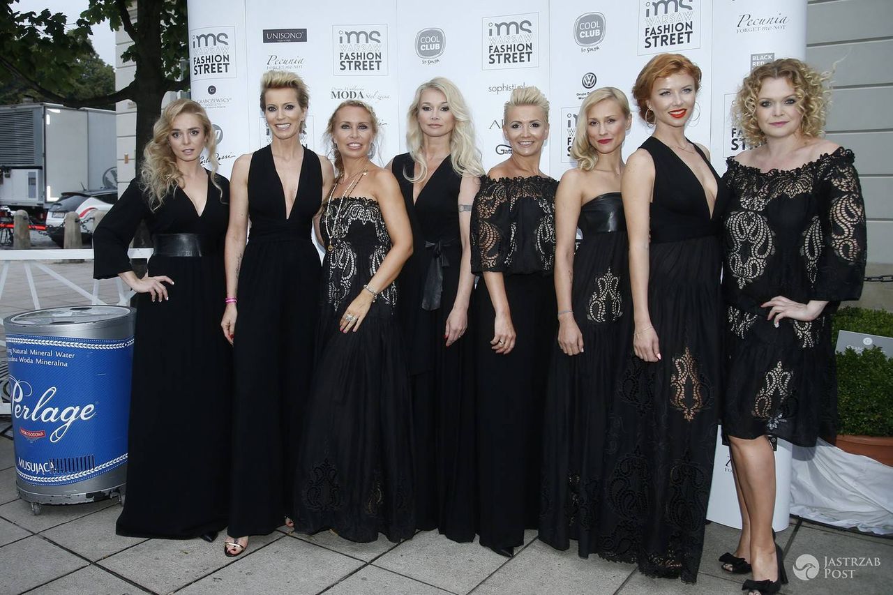 Modelki w pokazie kolekcji Natalii Jaroszewskiej na Warsaw Fashion Street 2016: Aleksandra Mikołajczyk, Paulina Smaszcz-Kurzajewska, Natalia Jaroszewska, Ewa Pacuła, Marta Kuligowska, Sylwia Juszczak, Agata Załęcka, Daria Widawska (fot. AKPA)