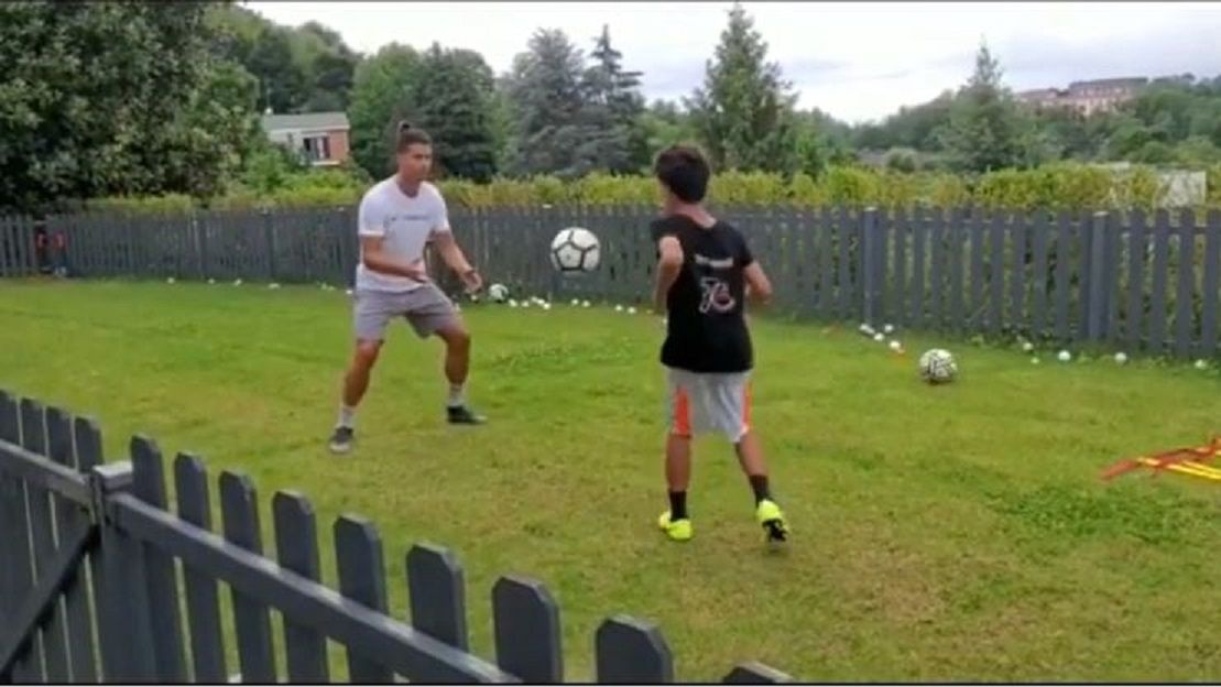 Cristiano Ronaldo podczas treningu z synem