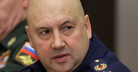 W co gra generał Putina? Surowikin o "ochronie ludności cywilnej" koło Chersonia
