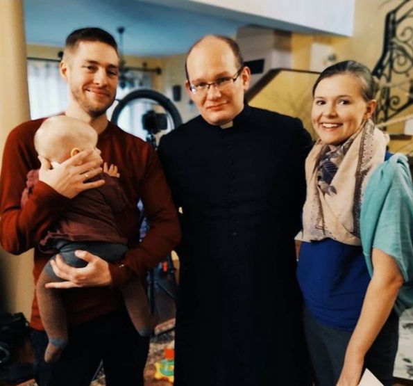 Para katolickich YouTuberów poucza w sprawach seksu