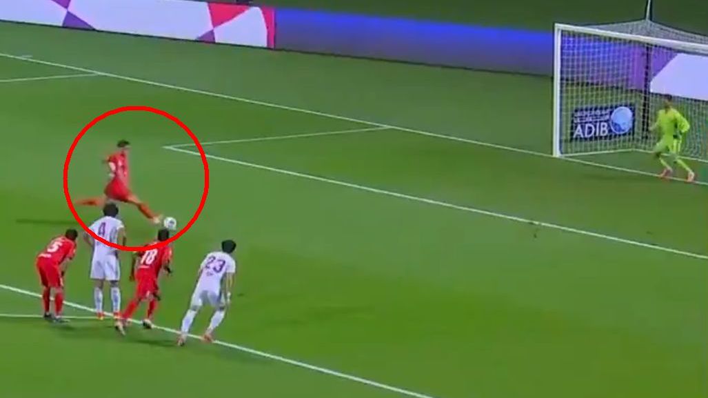 Leonardo (Shabab Al Ahli) marnuje rzut karny w meczu z Al Wahda