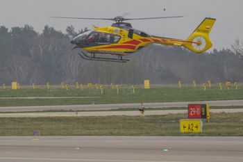 Wypadek busa. Sześć osób rannych, droga zablokowana