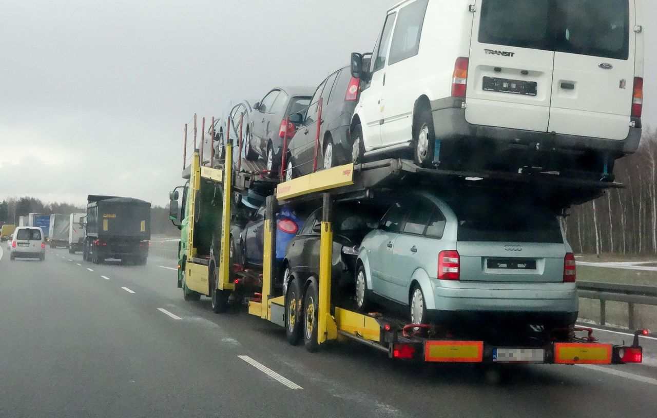 Polacy wciąż chcą importować samochody. Zainteresowanie wciąż nie maleje