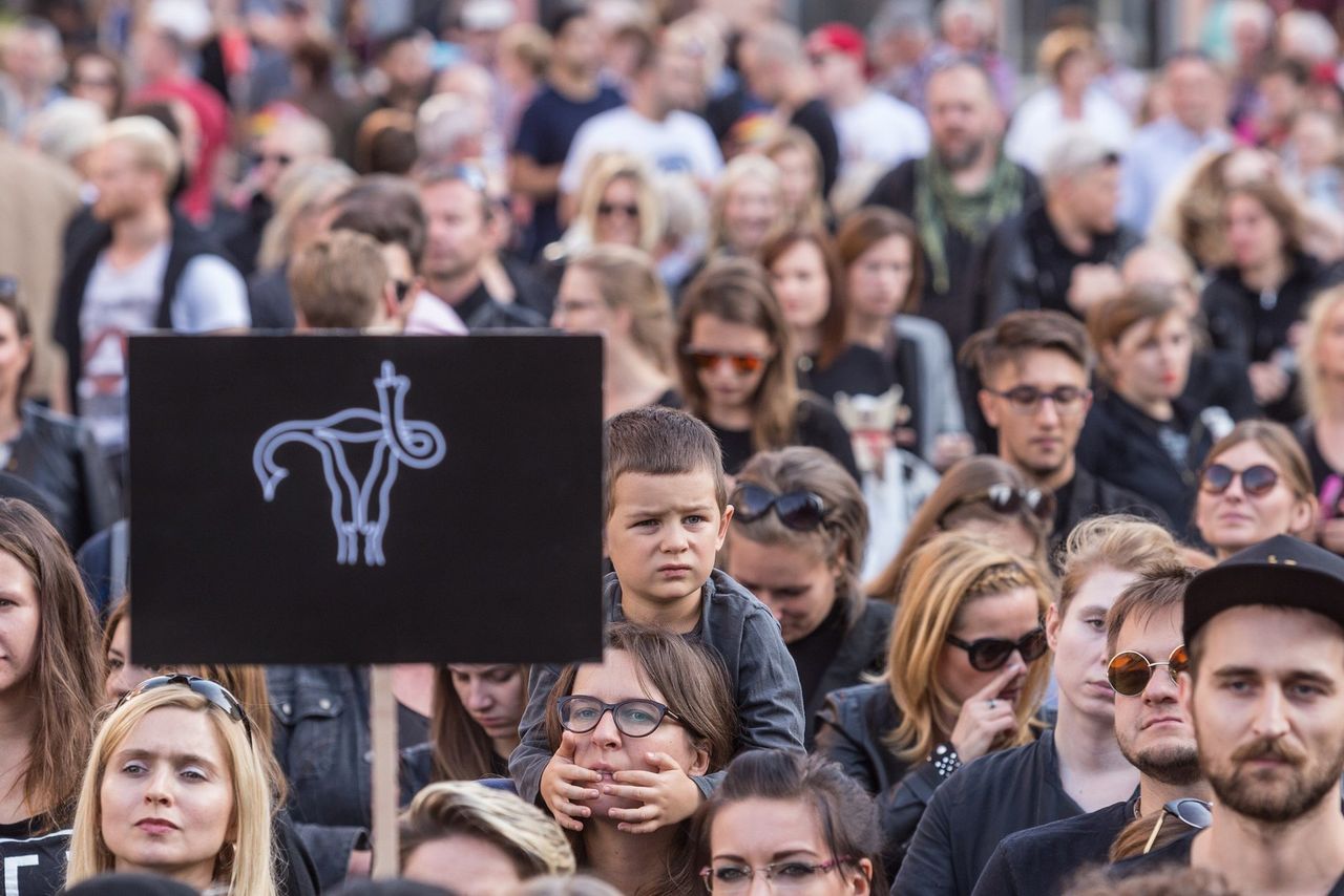 Strajk kobiet. Kolejne firmy ogłaszają, że w poniedziałek będą zamknięte