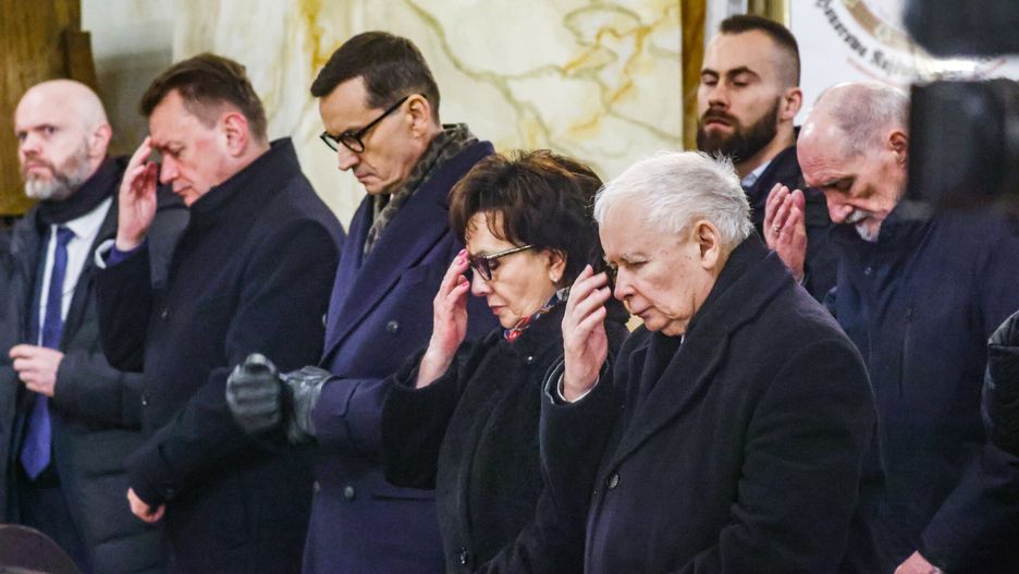 Wadowickie uroczysto?ci w 18. rocznic? ?mierci Jana Paw?a II
02.04.2023 Wadowice 18. rocznica smierci papieza Jana Pawla II. 
Msza Swieta w Bazylice Ofiarowania Najswietszej Maryi Panny
fot. Beata Zawrzel/REPORTER
n/z: Mariusz Blaszczak, Mateusz Morawiecki, Elzbieta Witek, Jaroslaw Kaczynski, Antoni Macierewicz
Beata Zawrzel/REPORTER