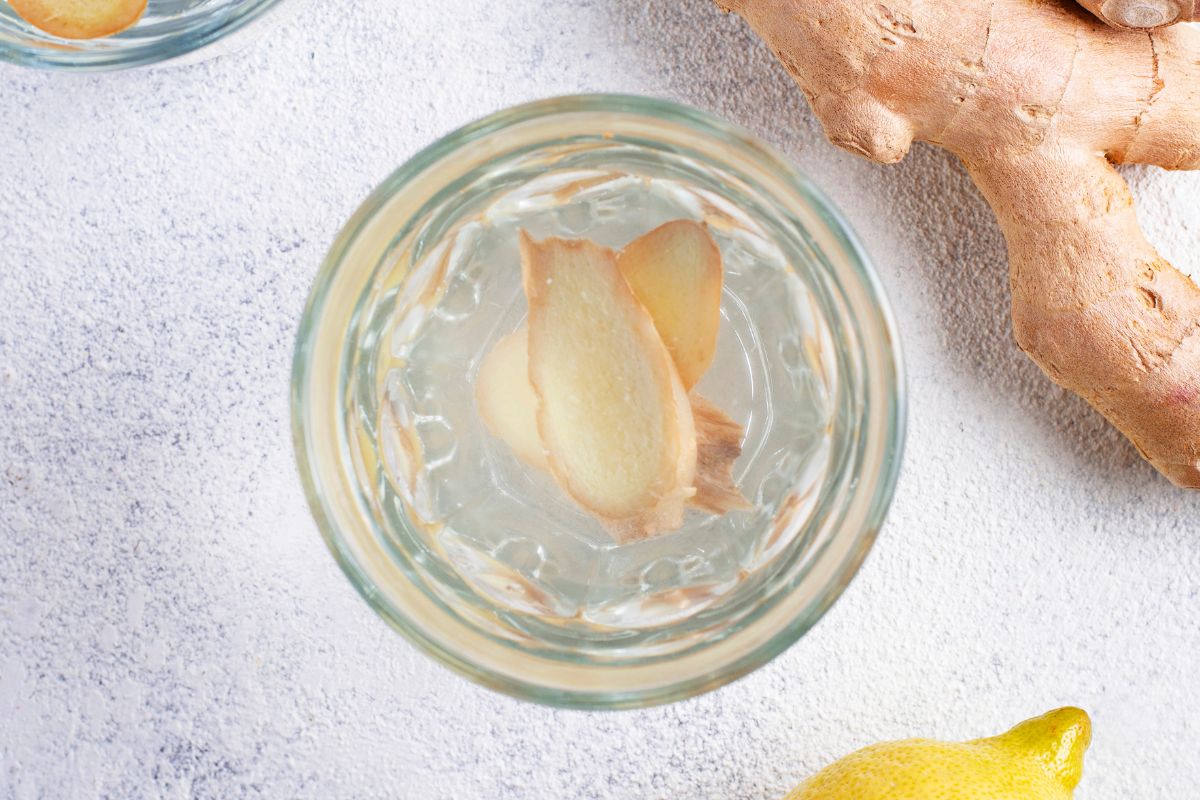 Water with ginger suppresses the feeling of hunger