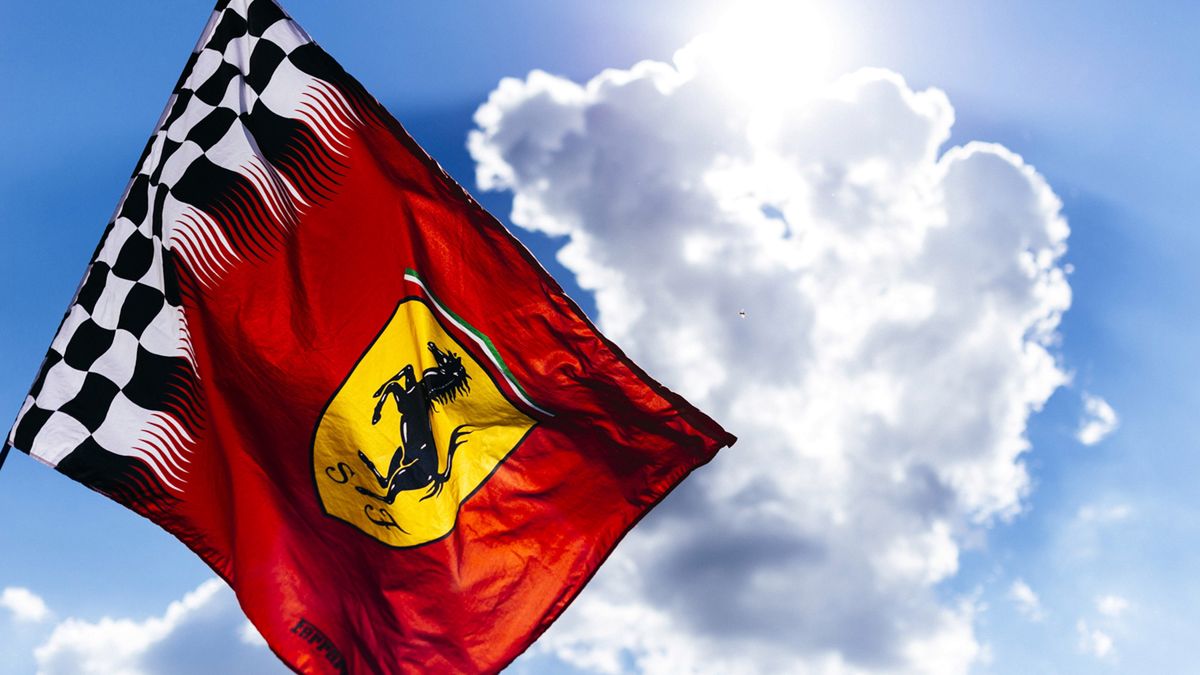 Zdjęcie okładkowe artykułu: Materiały prasowe / Ferrari / Na zdjęciu: flaga Ferrari