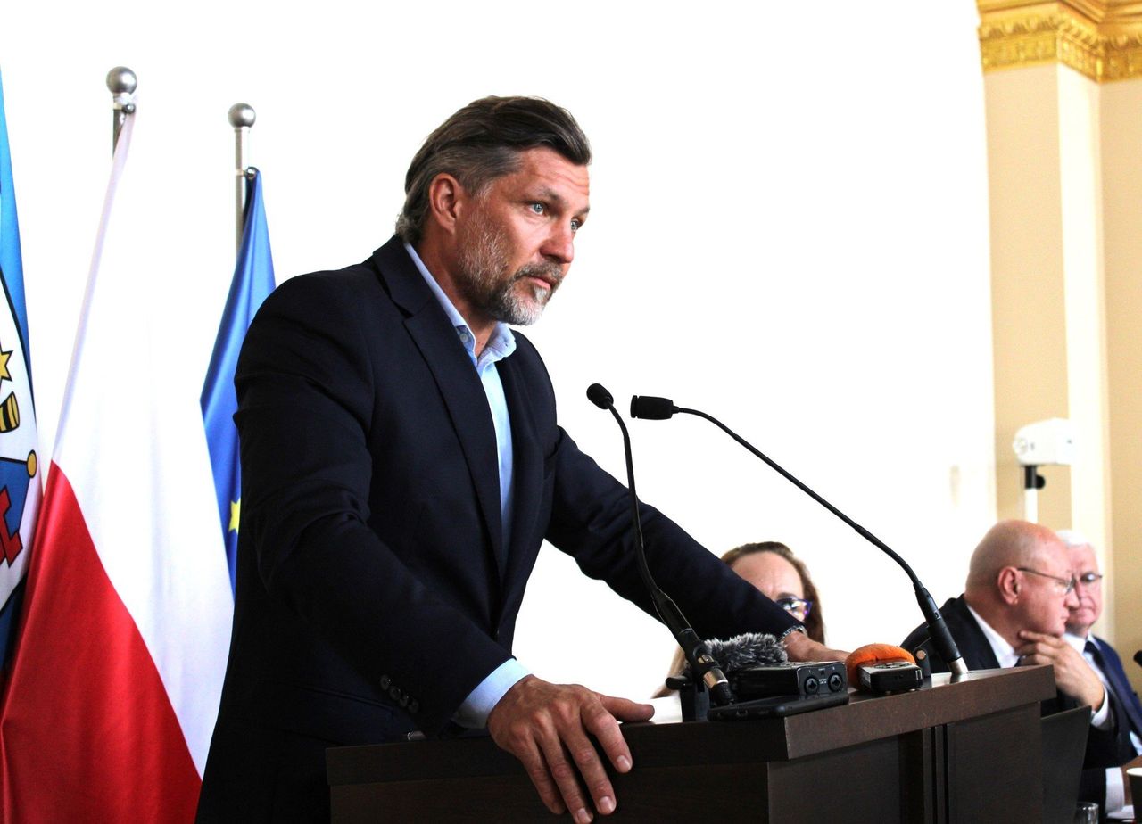Prezydent Kalisza trafił do szpitala. Nagle zasłabł. Trwa diagnostyka