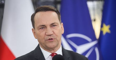 Europa stawi czoła Putinowi? Sikorski odpowiada
