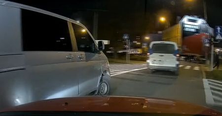 Skandaliczna stłuczka w Poznaniu. Swój honor kierowca zostawił w domu