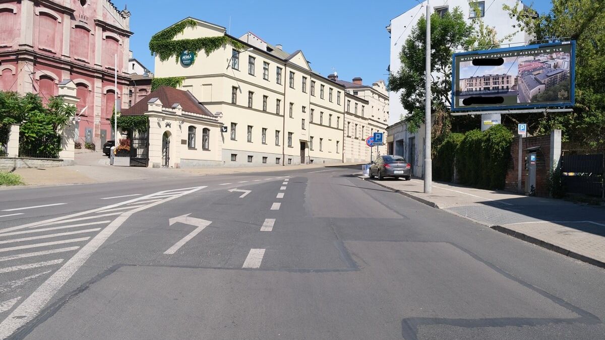Ulica Zamojska, w tle Browar Perła
