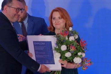 Sylwia Czubkowska odbierająca Nagrodę im. Marcina Króla