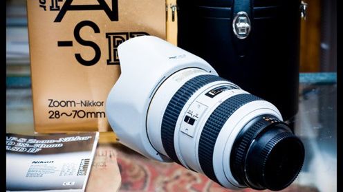 Rzadki obiektyw Nikona w szarej kolorystyce na eBayu 1