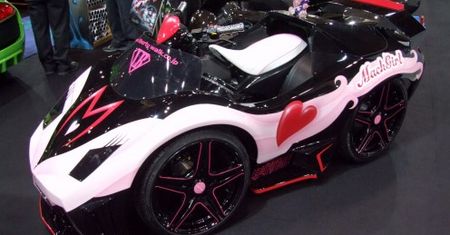 Quad w stylu Lamborghini i japońskich kreskówek