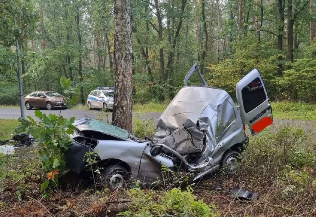 Auto zmiażdżone. 30-latek zginął na miejscu