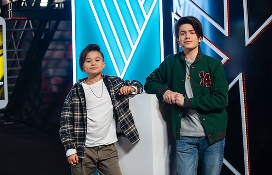 „The Voice Kids 4” od 27 lutego w TVP2. Oliwier Szot zastąpi Jana Dąbrowskiego w roli komentatora (wideo)
