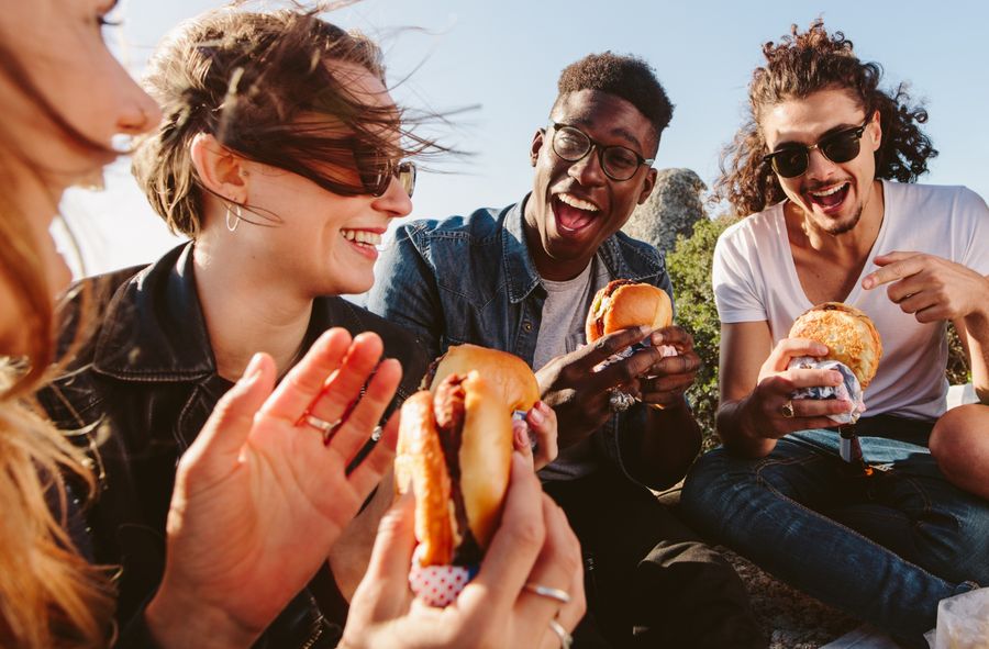 Żabka rozdaje papierowe kupony na burgery