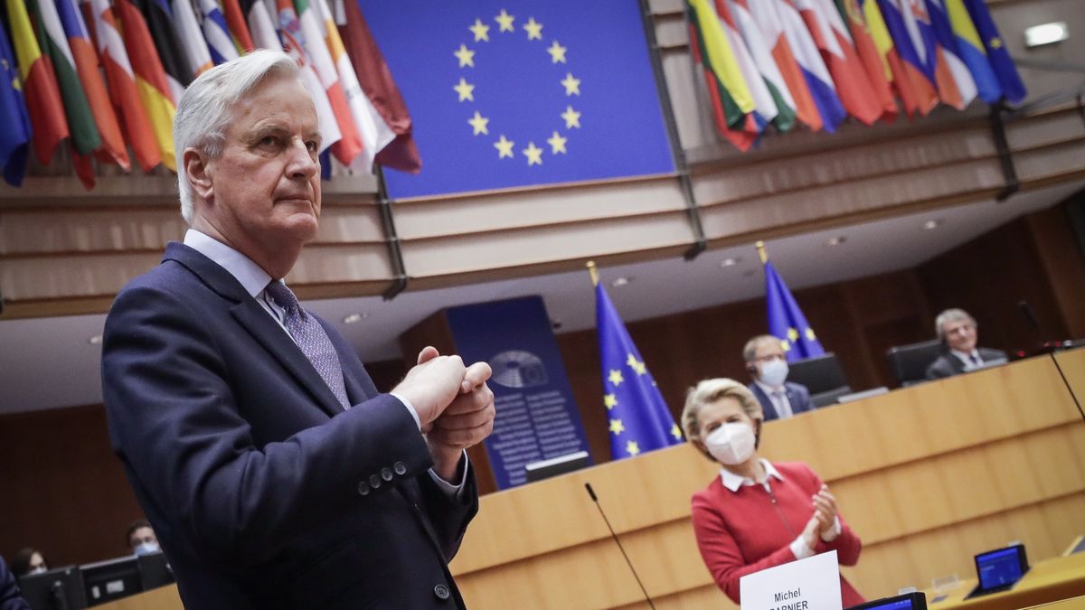 Michel Barnier i Ursula von der Leyen