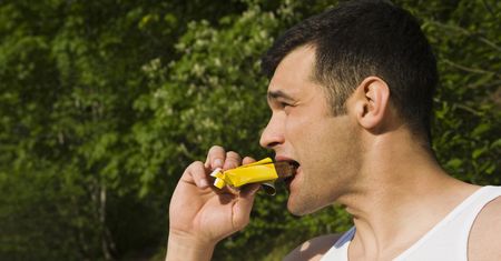 Codziennie sięgasz po baton proteinowy? Takie mogą być skutki
