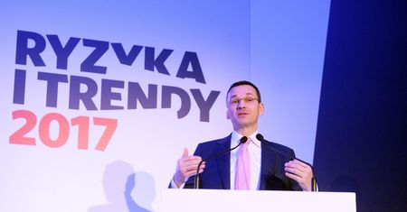 Rząd tylnymi drzwiami wprowadza trzeci próg podatkowy. Stawka? Aż 40,8 proc. A to dopiero połowa złych wieści