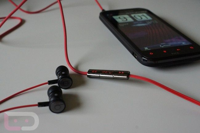 Wadliwe wyjście słuchawkowe w muzycznym HTC z Beats Audio?