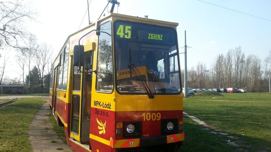 Podróże komunikacją miejską między miastami aglomeracji łódzkiej mogą być stresujące i kosztowne...