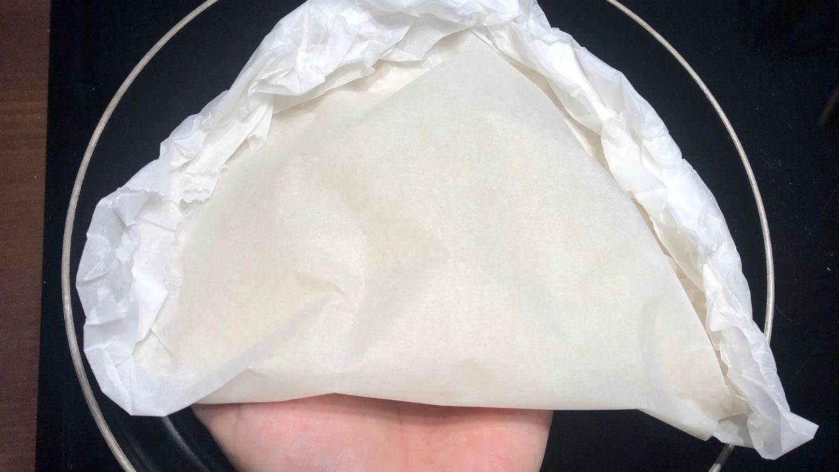 Obtocz w ziemniakach i zawiń w papier. Po 15 minutach obiad gotowy