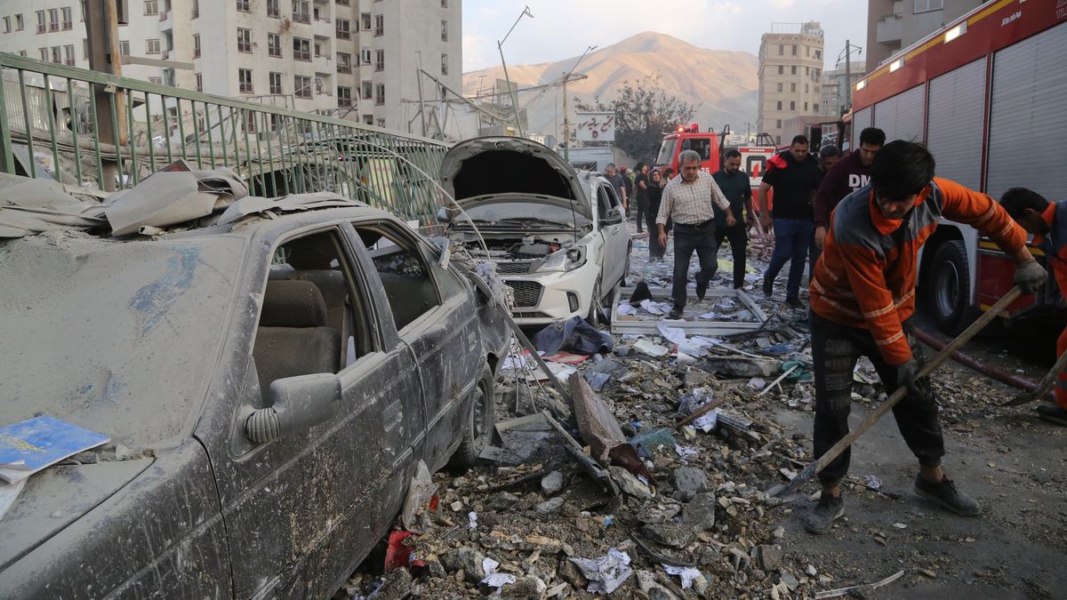 Zniszczenia w Teheranie po izraelskim ostrzale. Zdjęcie z 13 cze